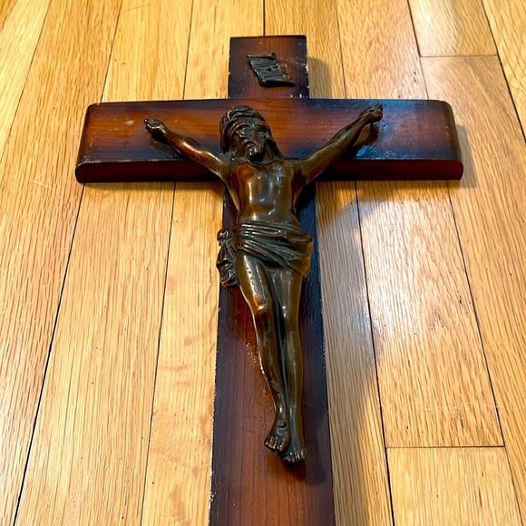 Jesus Christ INRI Crucifix Wood Cross - Picture 8 of 11